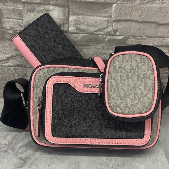 Michael Kors Cooper Colorblock Black and Pink Logo Camera Crossbody & Wallet Set - Picture 2 of 15